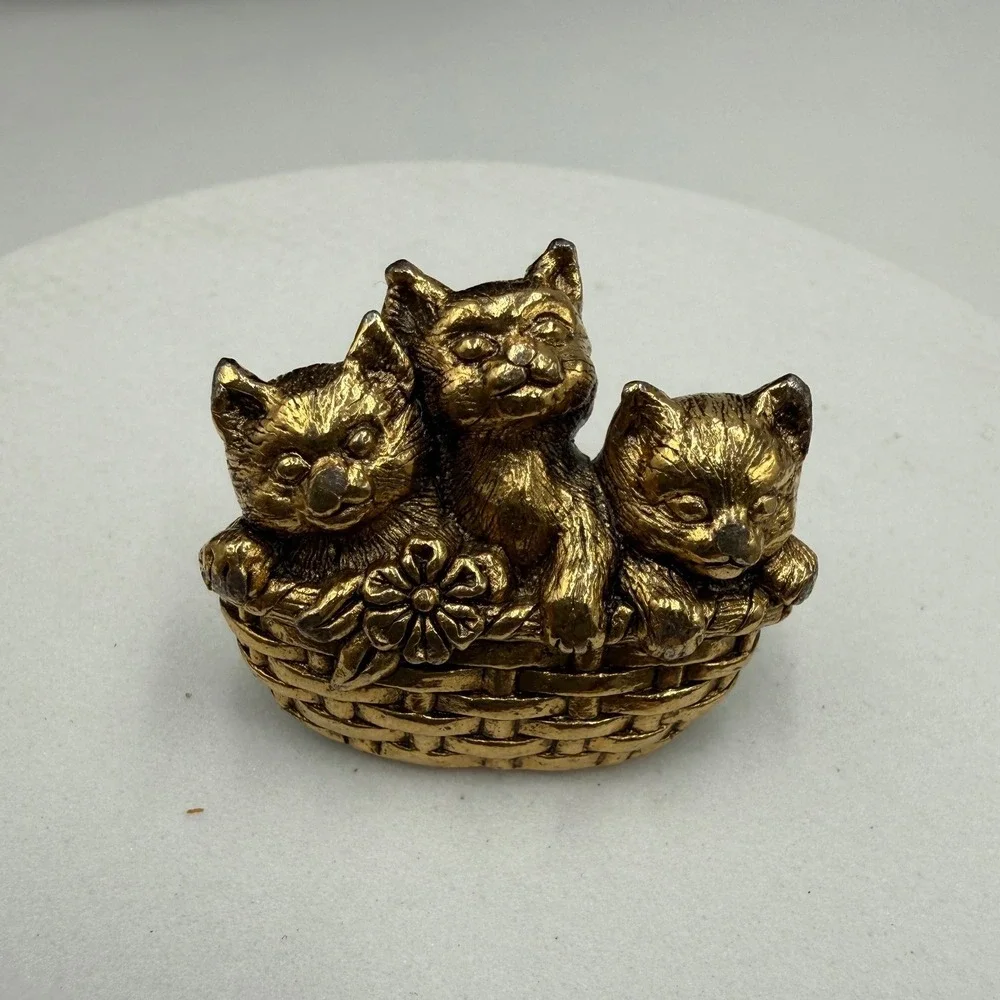 Vintage Kittens in Basket Pin Gold Tone Cat Figural Tie‎ Tack Lapel Hat Pin
